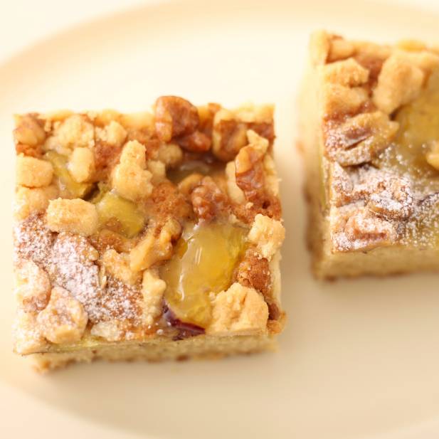 明日から新発売🍁
『さつまいもとざらめのケーキ』

ごろっとしたさつまいもと、ざらめのざくざく食感を残して焼きあげた秋の焼き菓子🍠
ローストくるみとヘーゼルナッツプードルを合わせることで、香ばしく奥深い味わいに仕上げました。

そのままでも美味しくお召し上がり頂けますが、トースターで100℃ ・1〜2分温めると、さつまいものほくほく感と生地の風味が引き立ち、更に美味しくお召し上がりいただけます🍴

ほっこり秋の味わいをぜひお楽しみください😊

販売期間:9月3日〜11月30日
※販売終了日は前後する場合がございます。

フラネル　阪神梅田本店
📍阪神百貨店　梅田本店　地下1階

#焼き菓子　#さつまいもスイーツ　#梅田スイーツ　#秋スイーツ　#ざらめ